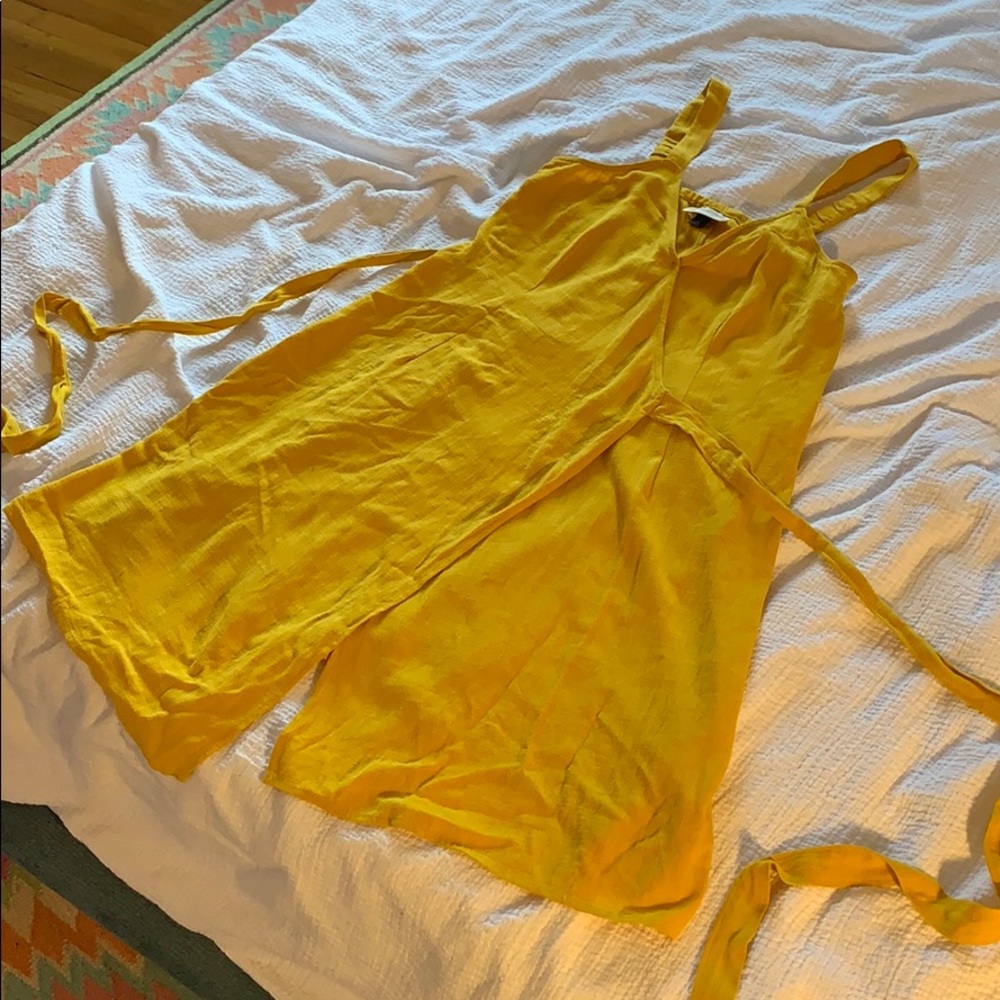 ✨3/$20 Bundle Sale✨ 
Universal Thread mustard yellow linen wrap dress